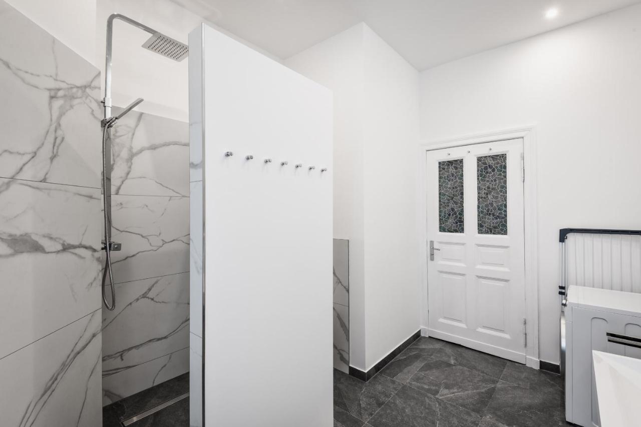 Riesiges Apartment Nahe Kudamm Sehr Schoner Altbau 123M2 Gross 12 Gaste Berlin Zewnętrze zdjęcie